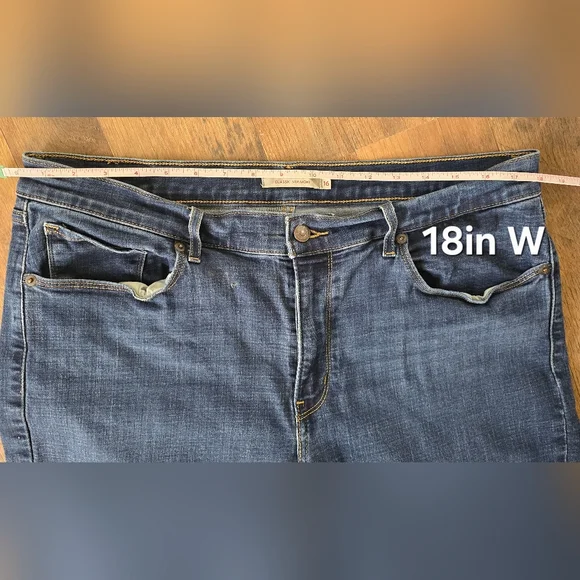 Levi Jeans classic cut women's size 16 Med Blue - Picture 4 of 14